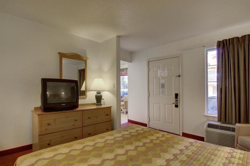 Atlanta Hotel Розвелл Екстер'єр фото