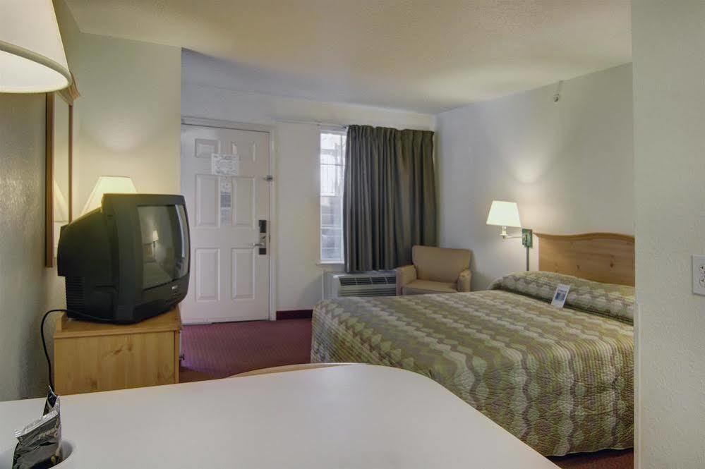 Atlanta Hotel Розвелл Екстер'єр фото